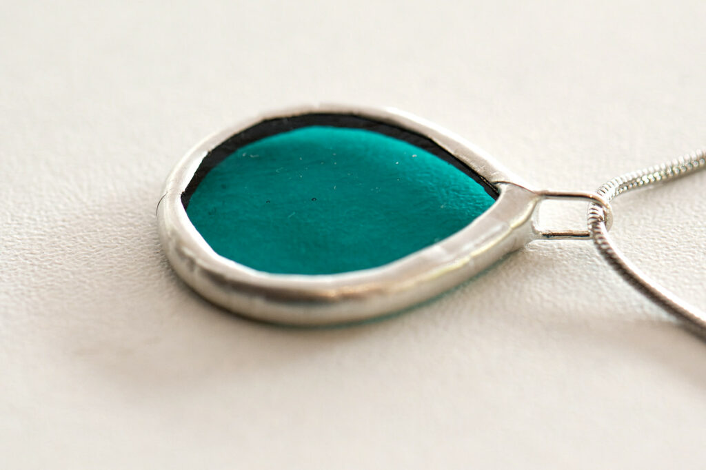 Collier Tiffany détail Fait de Verre